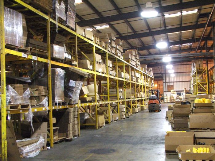 Wholesaler magazzino finanziamenti regione investimenti favore produttivi degli swansea